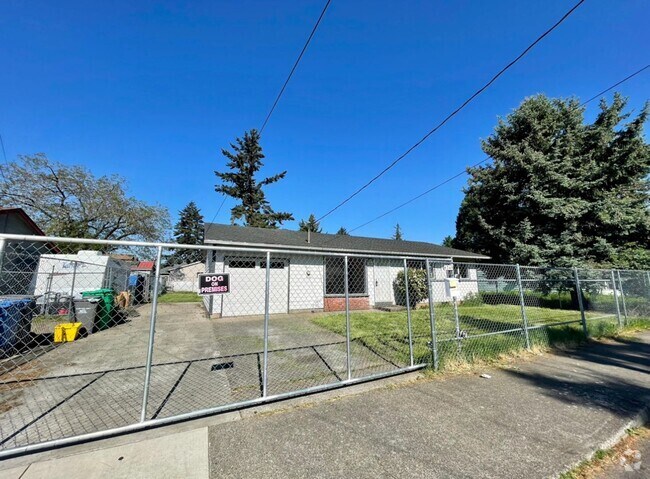 Building Photo - Updated Lents Charmer with Attached Garage... Rental