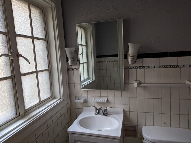 Photo - 1055 Cove Ave