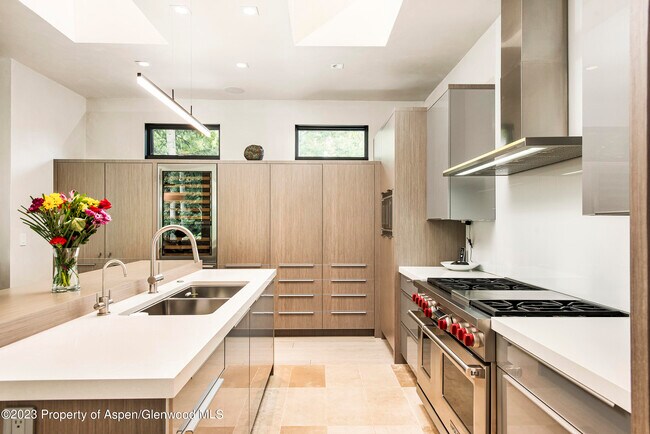 Photo - 307 N 6th St