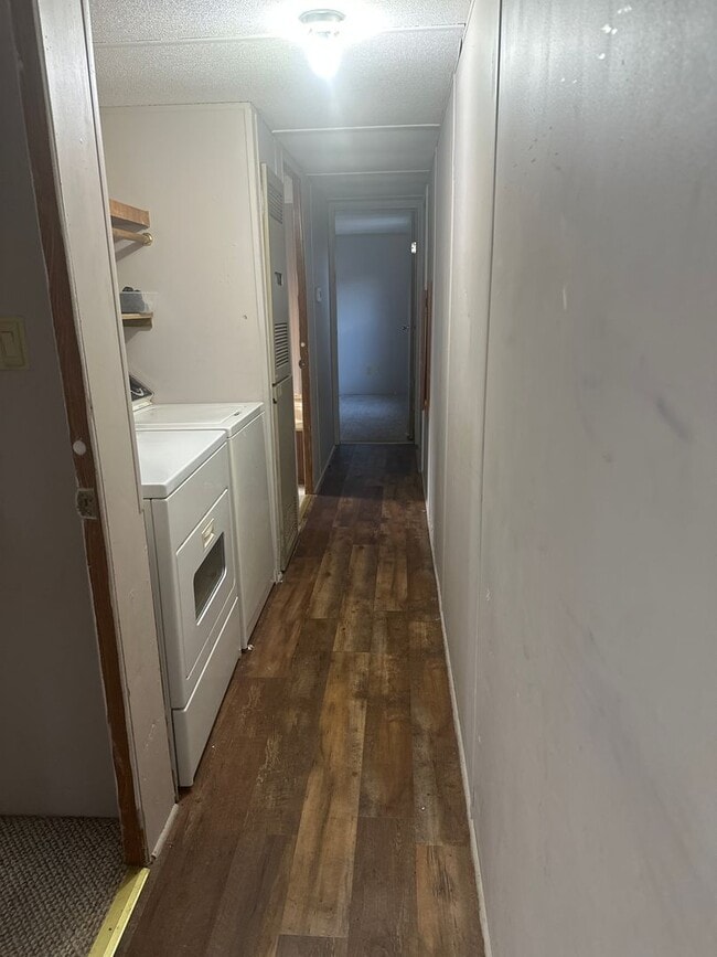 Photo - Quaint 2 BR/1BA mobile home located in downtown Divernon!