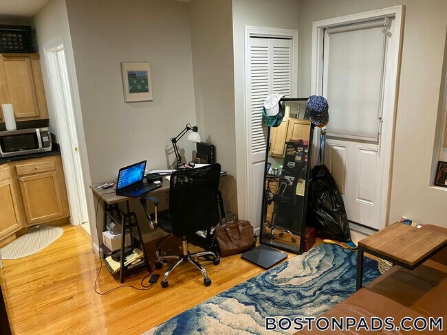 Photo - 220 Hanover St Unit 4