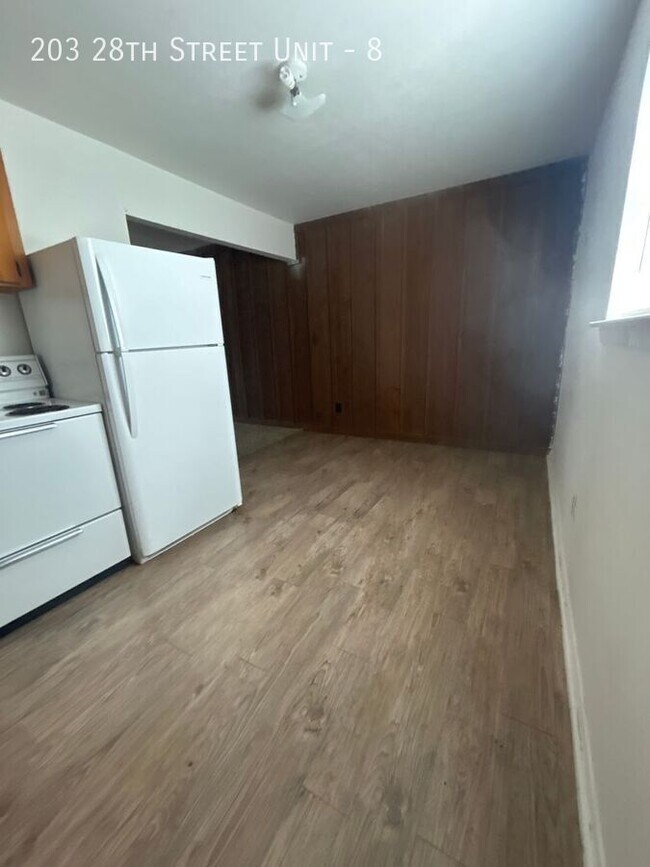 Photo - 203 28th St Unit 8