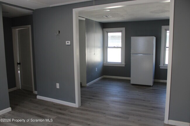 Photo - 335 Phelps St