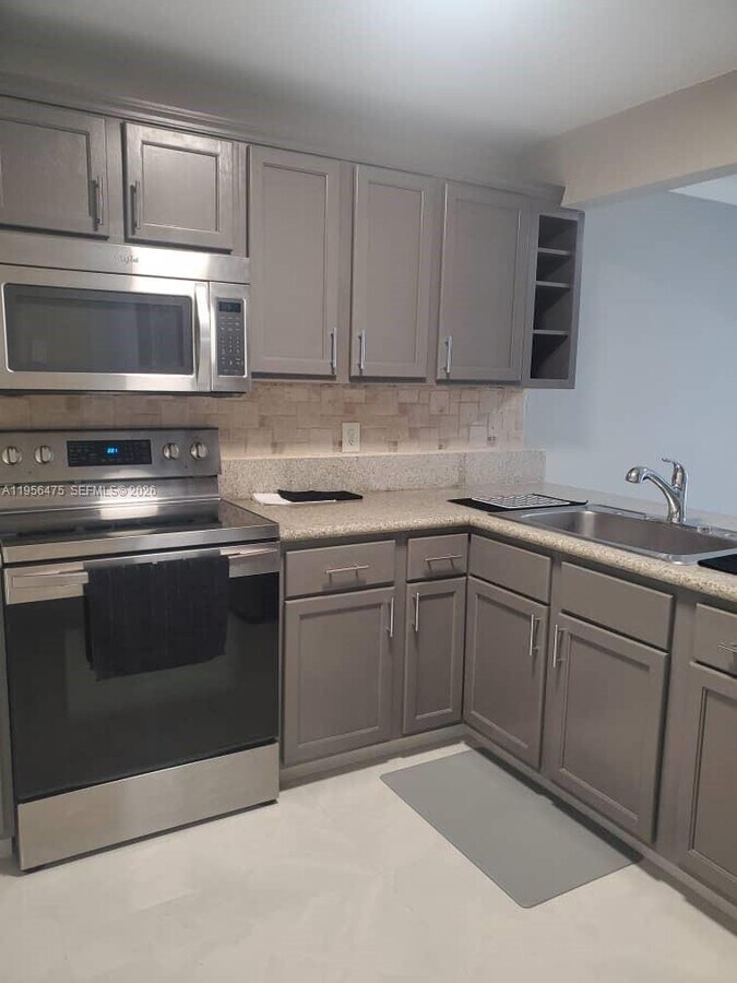 Photo - 1351 NE 191st St Unidad E 106