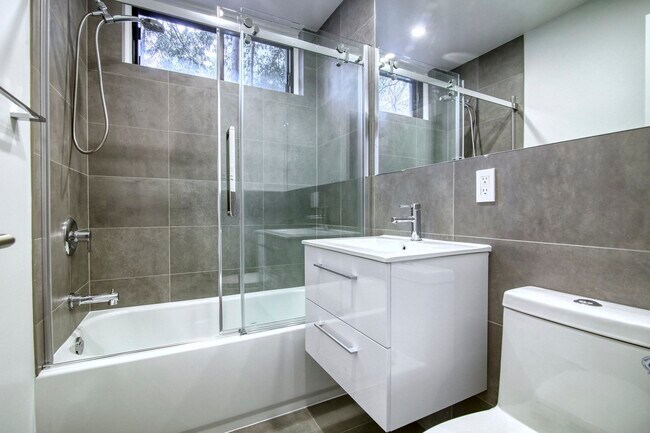 Photo - 3250 Av. Van Horne Unité 3