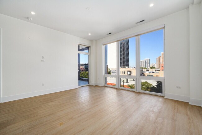 159 W North Ave