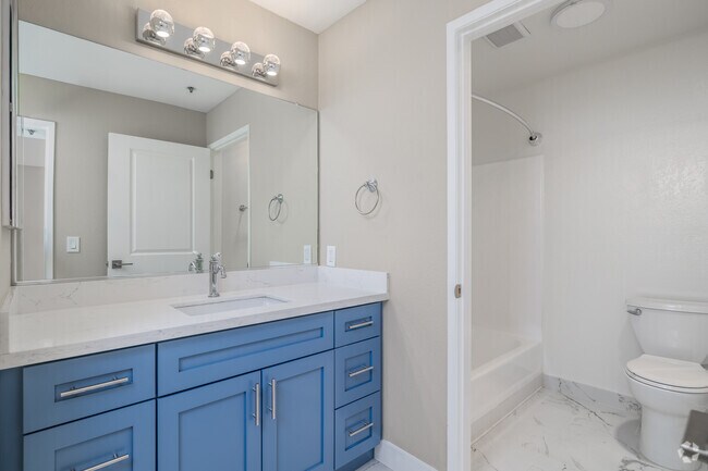 1BR, 1BA - 684SF - Bathroom