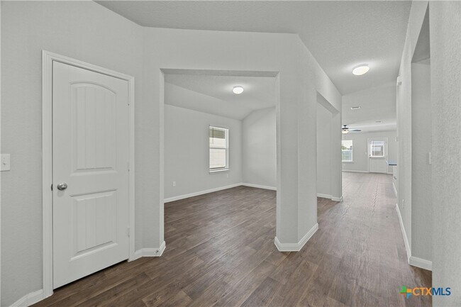 Photo - 118 Rochester Ln