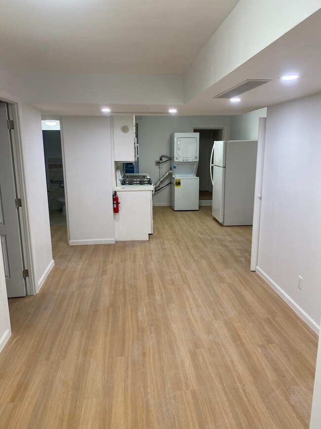 Building Photo - 298 Princeton Ave Unit 1