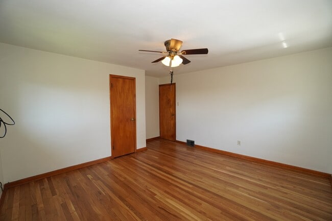 Photo - 1092 Greentree Rd