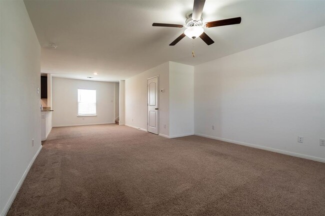 Photo - 128 Maywood Ln