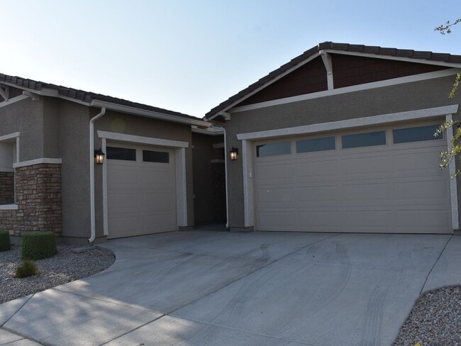 Photo - 2530 W Huntington Dr