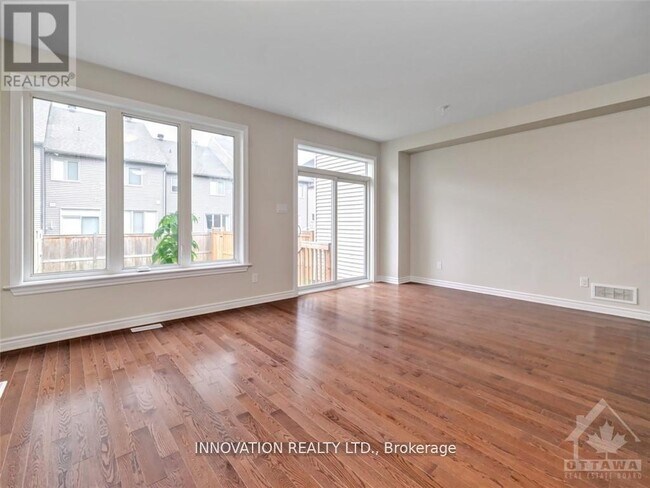 Photo - 502 Muscari St