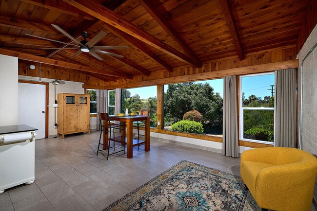 Building Photo - 2136 Foothill Dr Unit 2