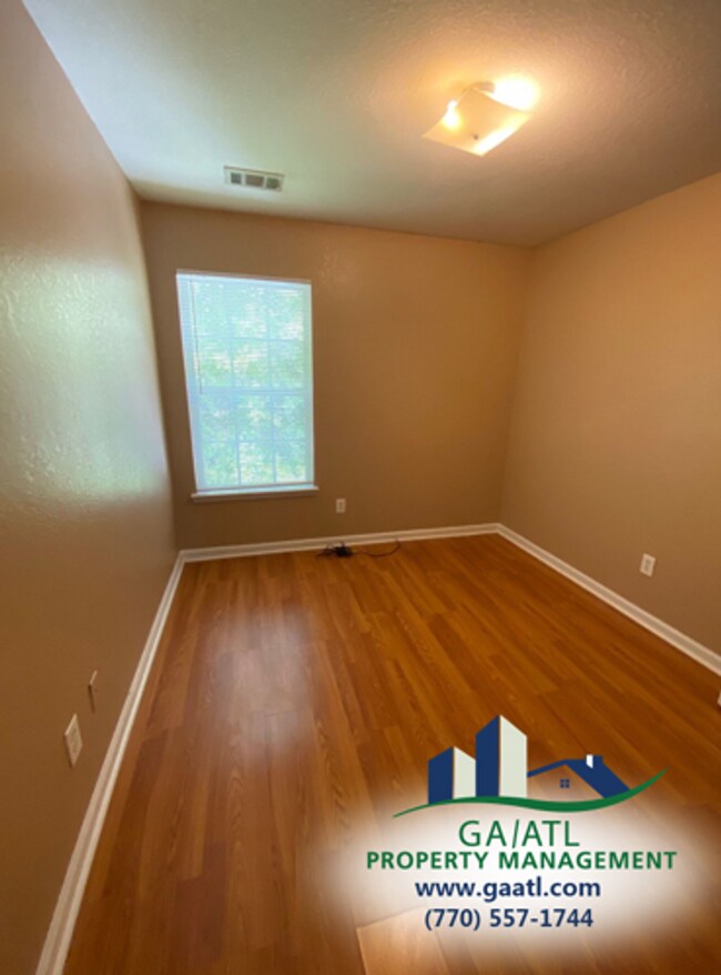 Photo - Spacious 3-bedroom townhouse in Riverdale