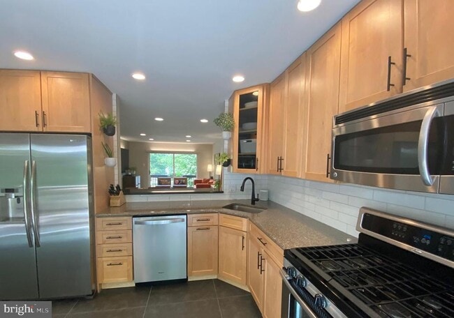 Building Photo - 43 Watertown Ct