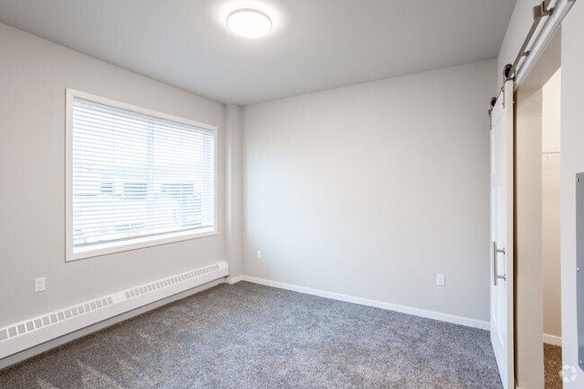 2BR, 2BA - 971SF - Bedroom