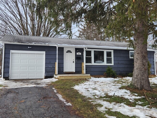 Photo - 311 Rebecca St