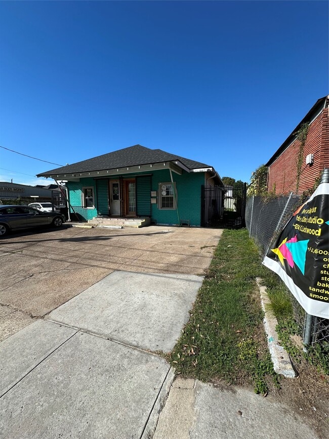 Photo - 304 Lockwood Dr