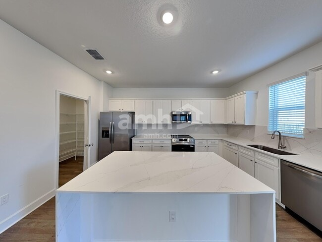 Photo - 2908 20th Ave W