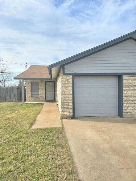 Photo - 15208 Spring Hill Ln Unidad A