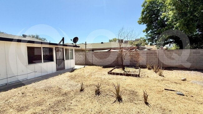 Photo - 1228 W 5th St