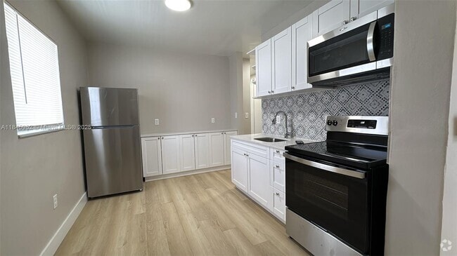 Building Photo - 2960 W Flagler St Unit 11 Rental