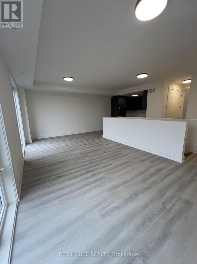 Photo - 98 Everett Cmn