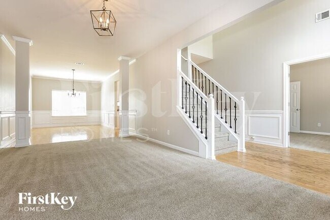 Photo - 413 Farmwood Way