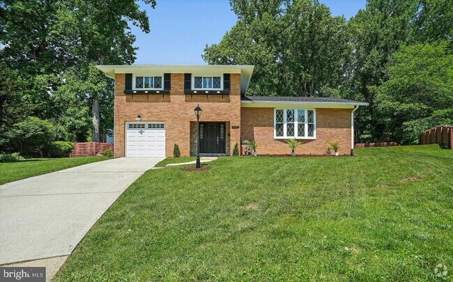 Building Photo - 6607 Lone Oak Dr Rental