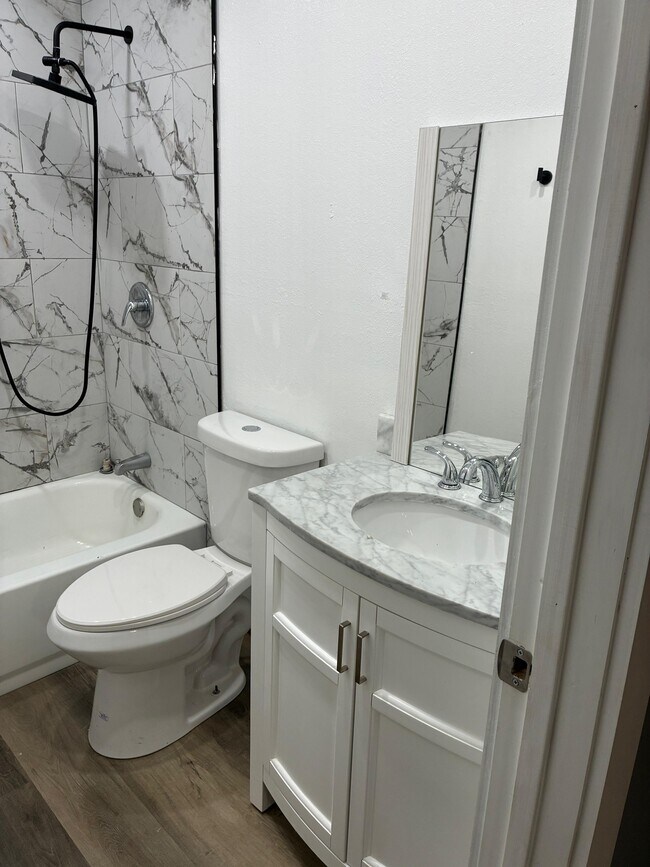 Photo - 1641 Woodburn St