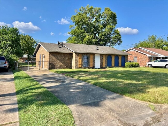 Building Photo - 307 Daman Dr Rental