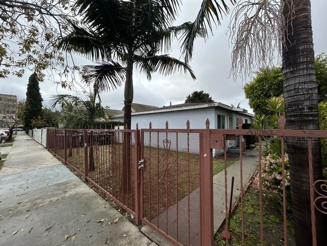 Building Photo - 2325 1/4 Alta Street-