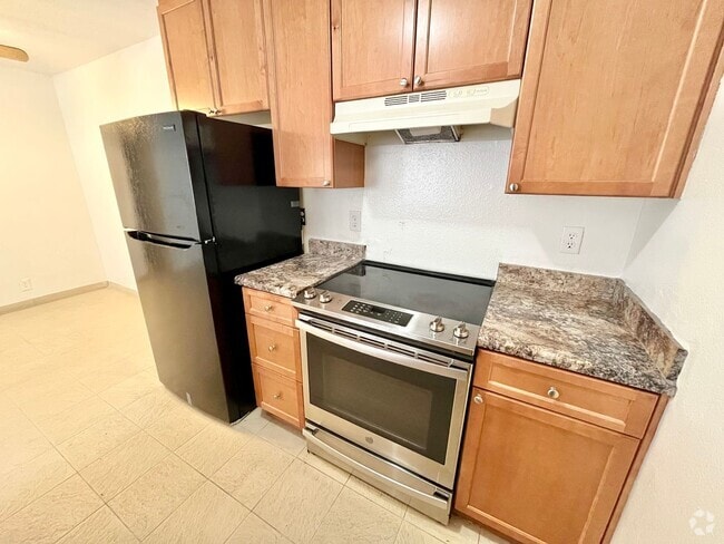 Building Photo - 2BD/2BTH with Central A/C, Private Patio, ... Unit 02 Rental