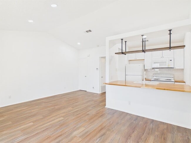 Photo - 1303 Hollow Creek Dr