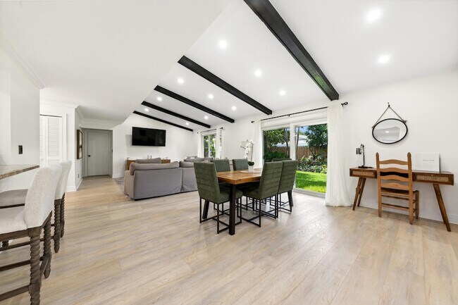 Photo - 556 SW 24th Ave