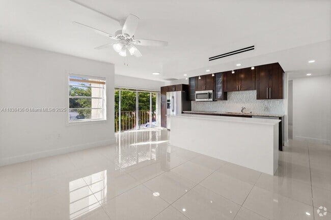 Building Photo - 9370 W Flagler St Unit 208B Rental
