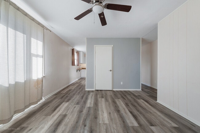 Photo - 1703 Pinewood Ln