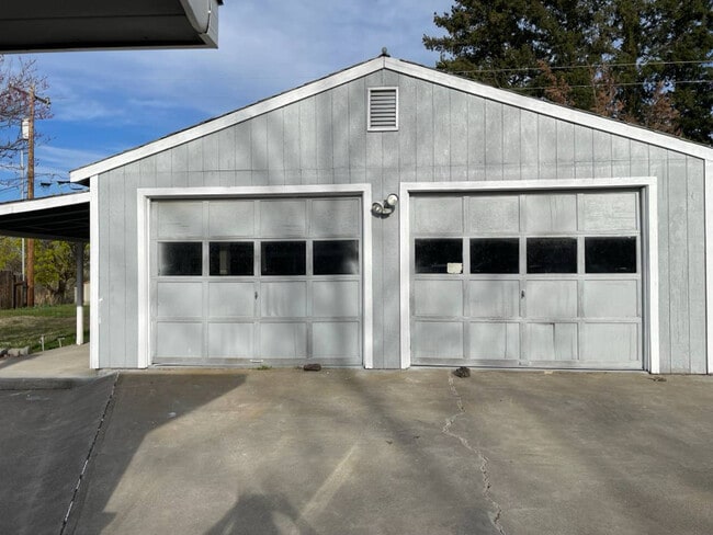 Photo - 1106 N 60th Ave