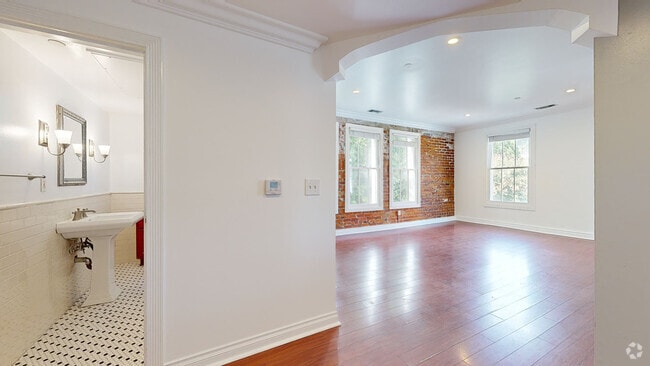 1BR, 1 BA