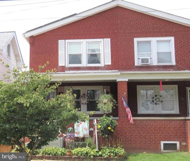 Photo - 209 W 7th Ave House