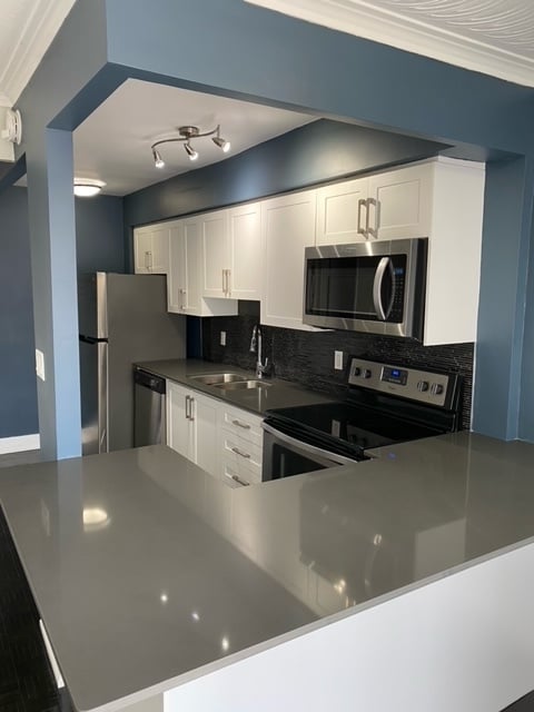 Photo - MIMICO WATERFRONT PARK, UNIQUE RENOVATED ART DECO BUILDING BY AWARD WINNING DESIGNER Unité 22