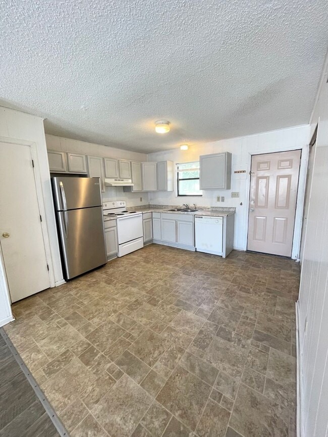 Photo - Welcome to Ravenwood Drive!