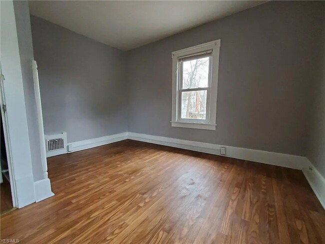 Photo - 129 Sherman St House