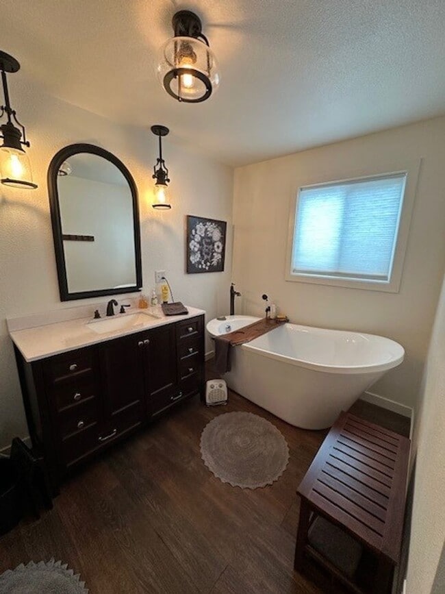 Photo - 553 Chetco Ave