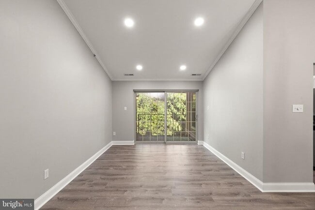 Building Photo - 3400 Tulleys Pointe Ct Unit 3C