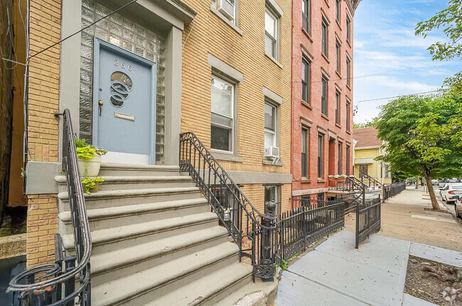 Building Photo - 266 3rd St Rental