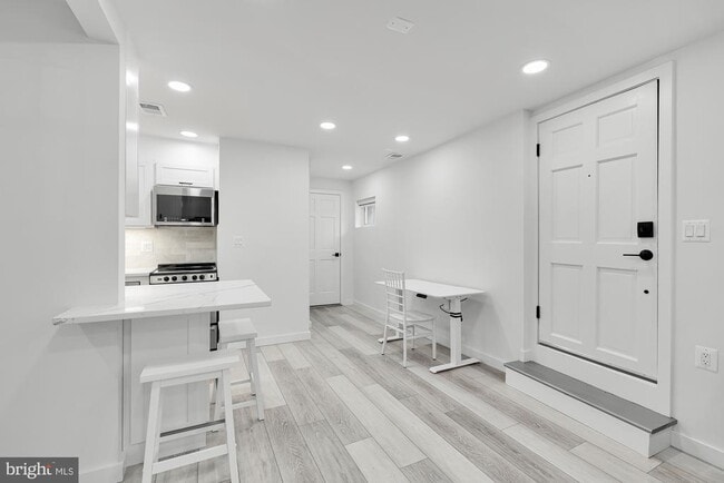 Photo - 1821 19th St NW Unidad 1