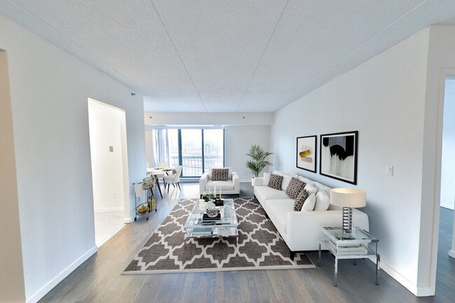 Photo - Versailles Court