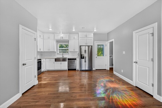 Photo - 992 S 6th Ave